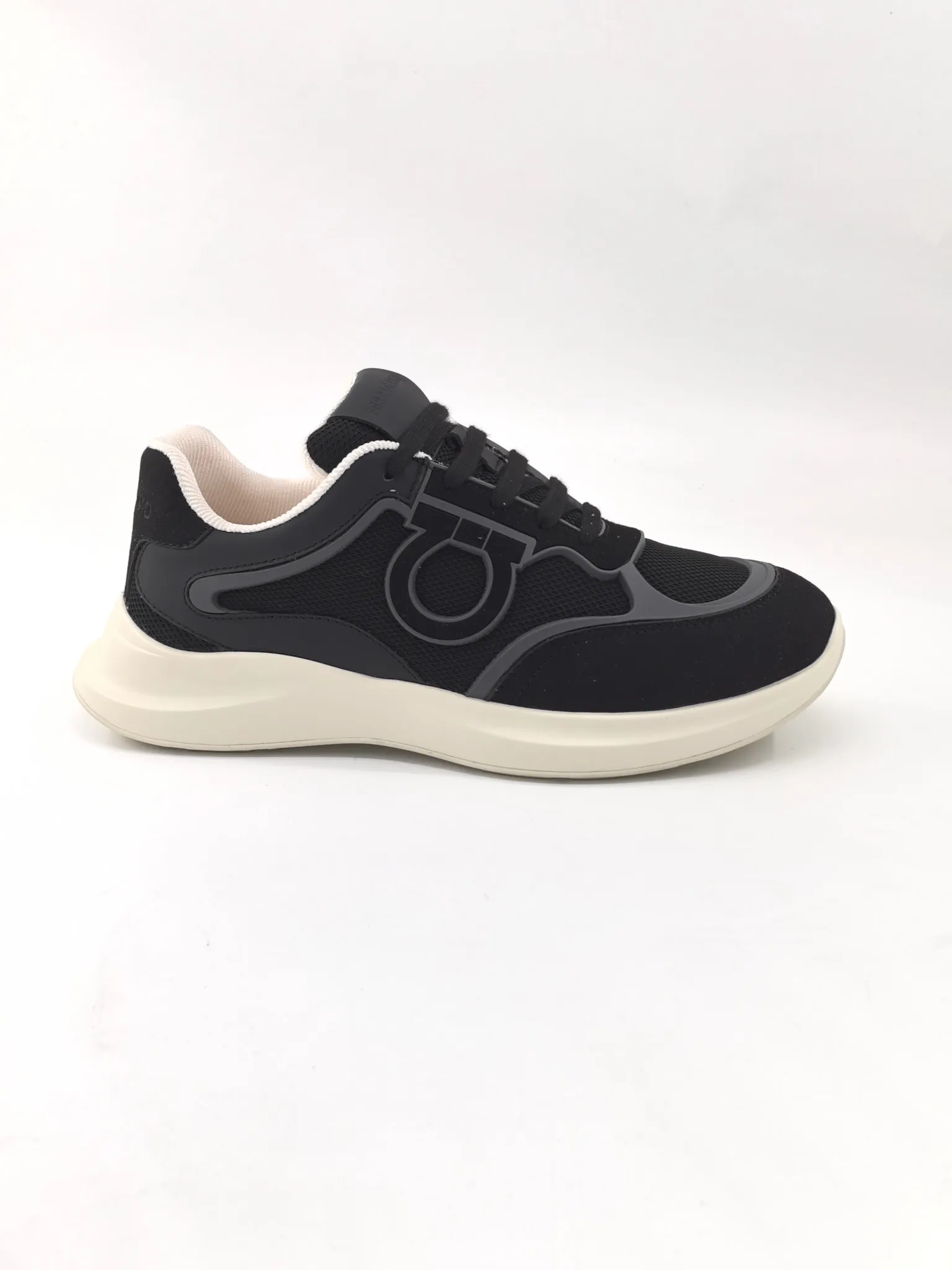 [Ferragamo] Top P: 740💰 Size: 39~44 (38 45 custom-made, non-refundable) 2025 Ferragamo men's new casual sports shoes, sports fashion charm, classic matching colors, elegant style and casual charm complement each other, showing urban fashion style. Rich colors interweave with modern charm, and simple lines outline the silhouette of the bag, interpreting casual aesthetics. Imported calfskin + first layer suede + TPU outsole